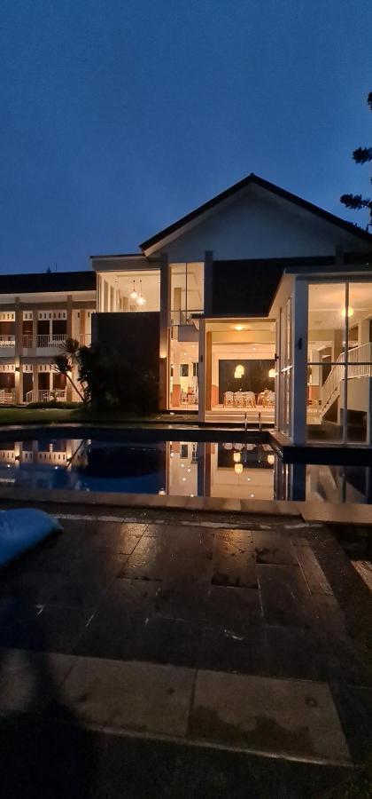 Villa Aurora Cisarua Exteriör bild